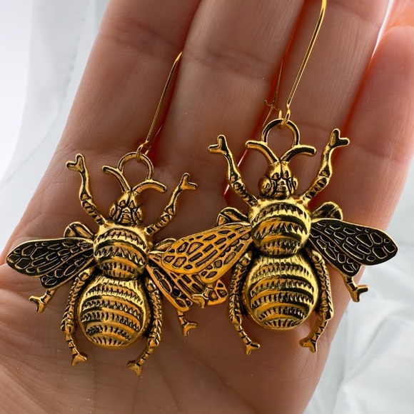 Gold Honey Bee Vintage Dangle Earrings - Picture 5 of 8